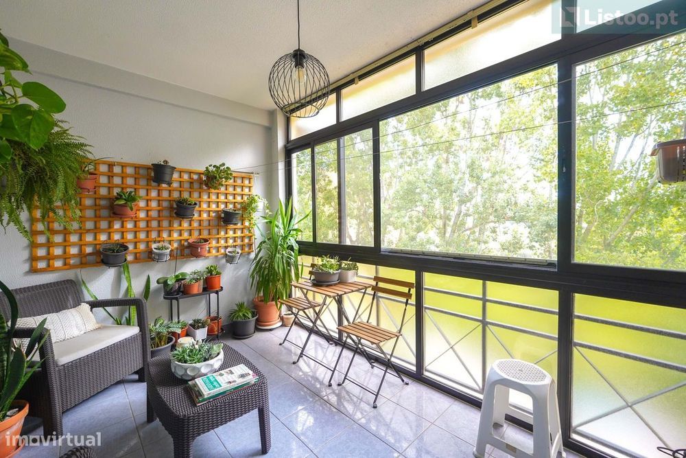 Apartamento T2+1 com Garagem Box na Quinta do Barão, Carcavelos