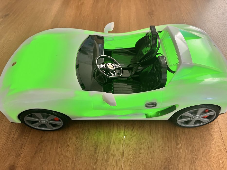 Samochod rainbow high