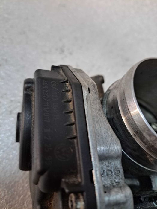 Przepustnica Volkswagen Bora Golf IV 2.0 -064H