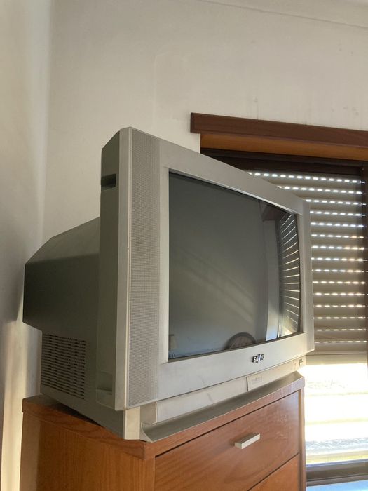 Televisão Sanyo ecrã 60cm