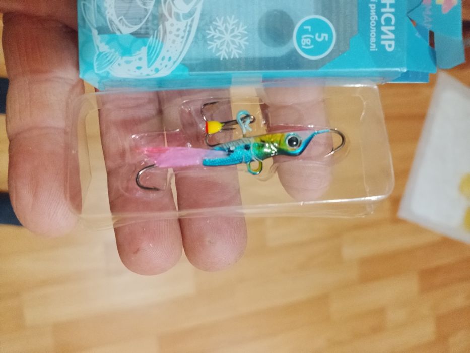 Фідер  блесна    .