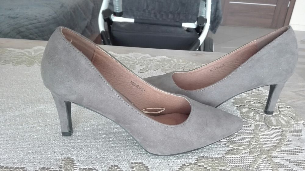 Buty  damskie nowe 37