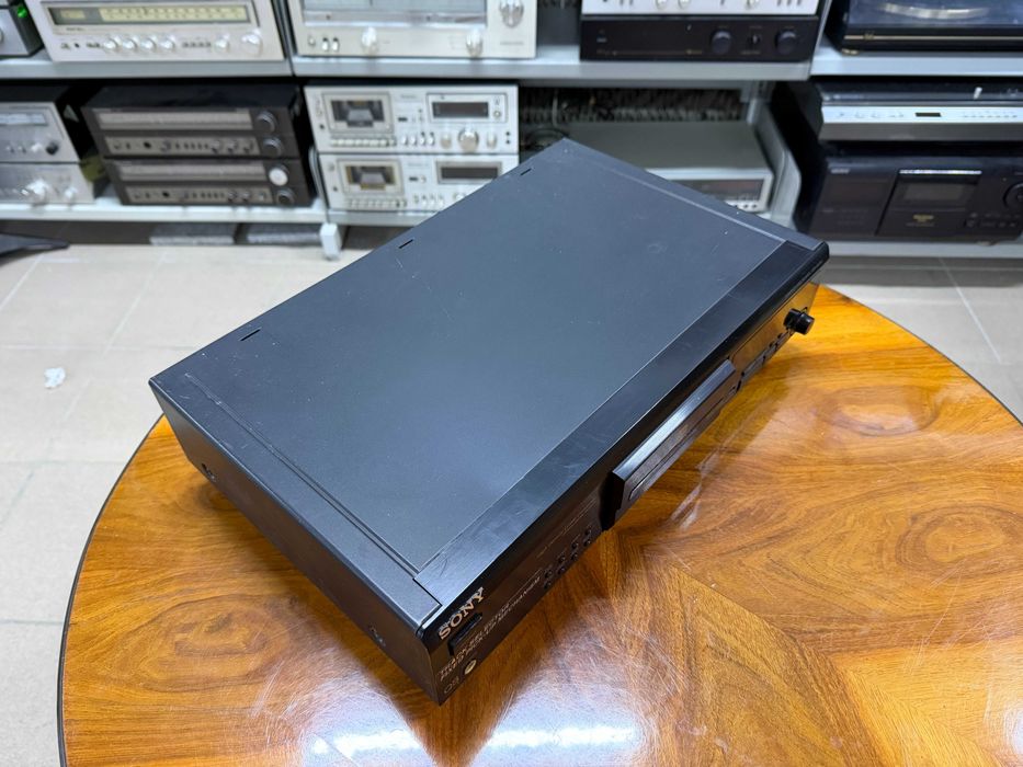 Odtwarzacz płyt CD Sony CDP-XE700 Audio Room