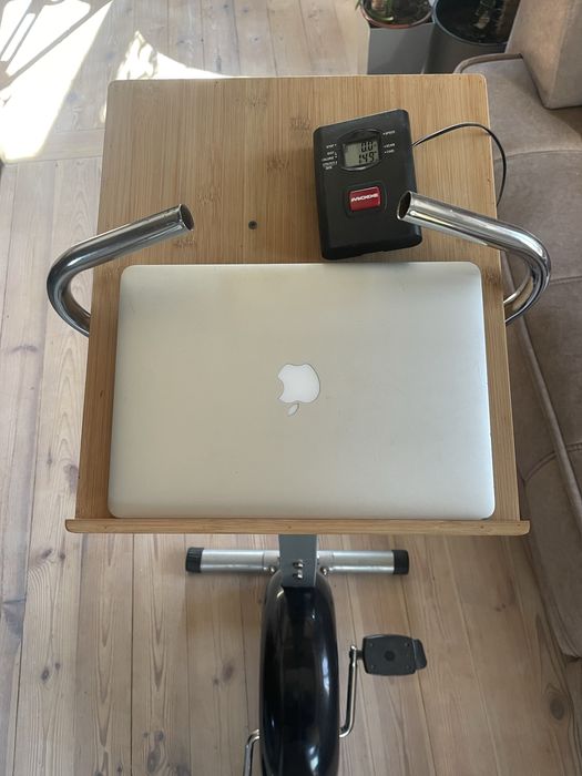 Rower stacjonarny z platformą