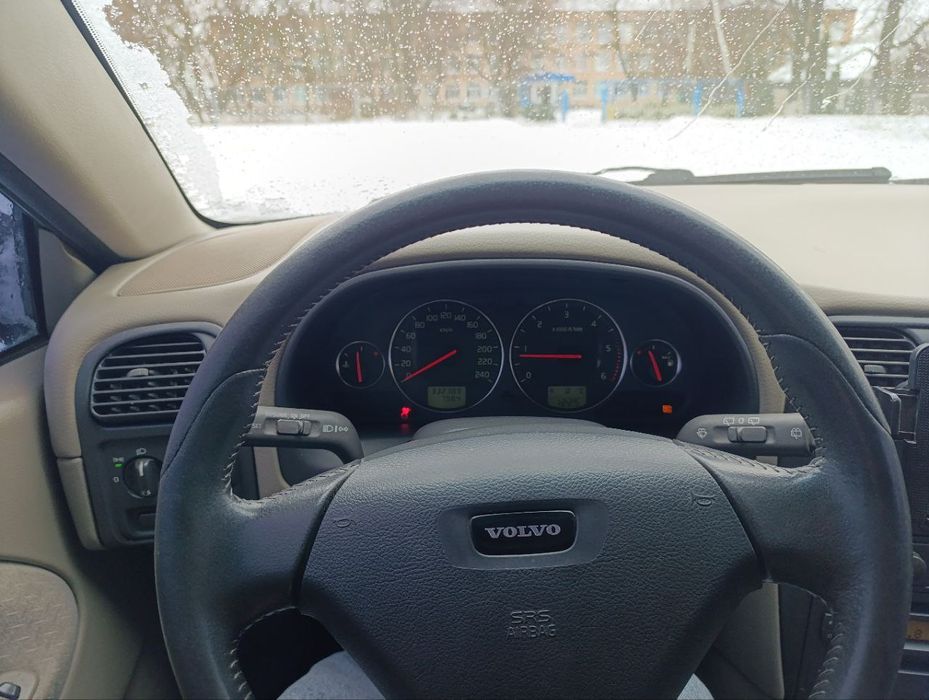 Продаж авто volvo v40