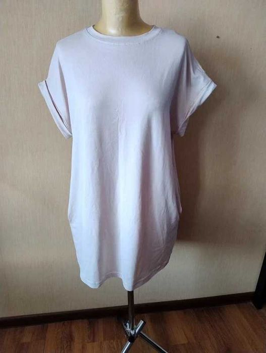 Pudrowa sukienka t-shirtowa oversize z kieszeniami | Koszulkowa długa tunika basic M/L