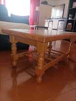 Mesa de centro em madeira com tampo em mármore