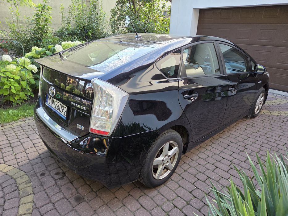 Toyota Prius 1.8 Benzyna Hybryda