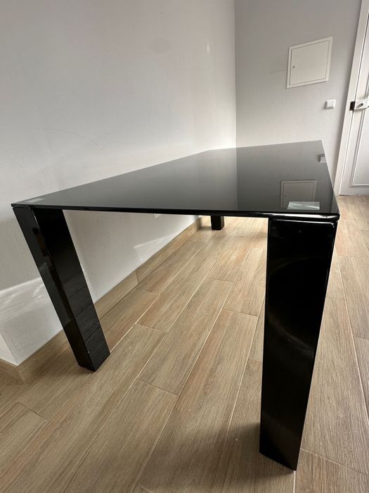 Mesa de jantar em vidro