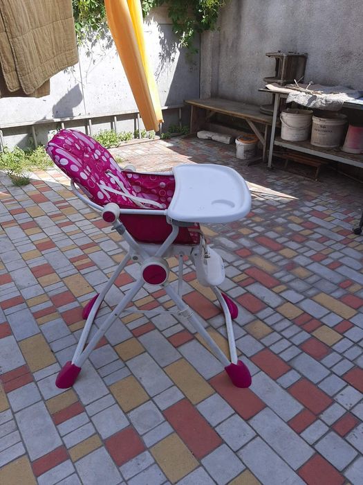 Стульчик для кормления Chicco.