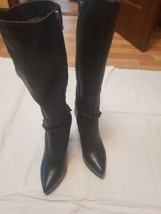 Сапожки кожані, одіті один раз. В ідеальному стані.