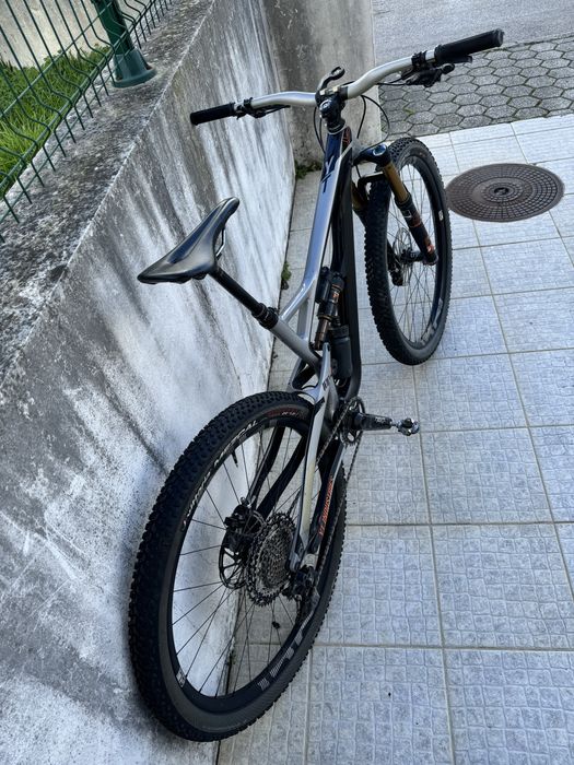 YT Jeffsy 29 CF Pro Race