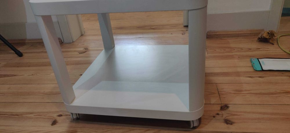 Mesa com rodas TINGBY (TV) branco IKEA