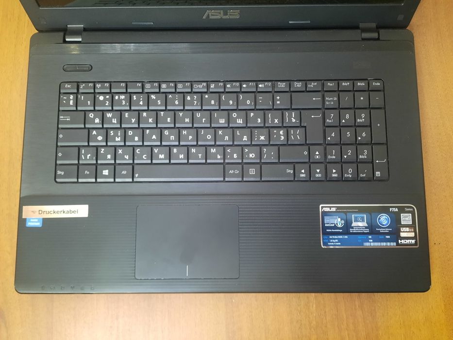 Ноутбук ASUS X75A1/ 8Гб/ 750 Гб/Батарея 3 год.