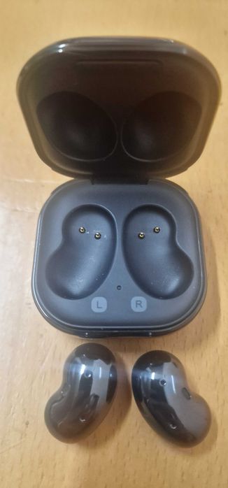 Samsung Galaxy Buds Live, modelo SM-R180