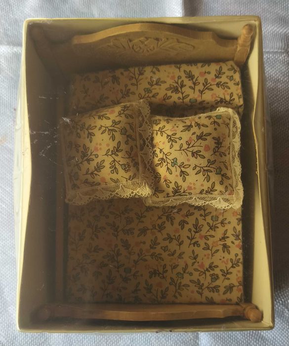 Cama de boneca - ainda selada