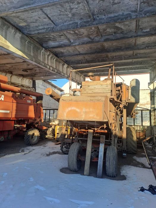 Комбайн нива в гарному стані