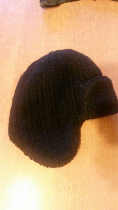 czapka uszatka czarna