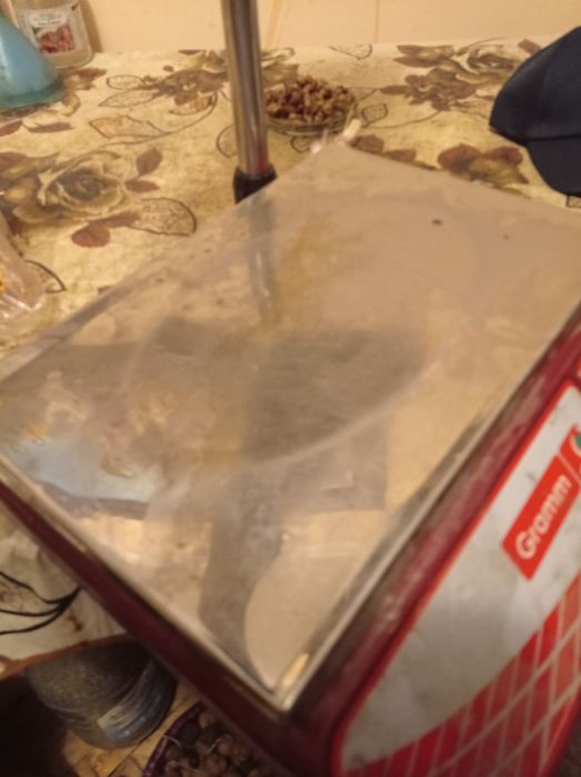 Продаю вагу електронну