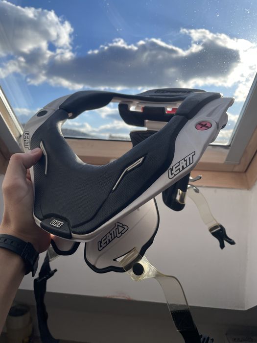 Stabilizator karku LEATT DBX 5.5 Neck Brace