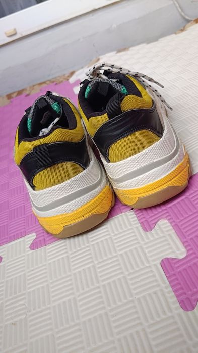 Кросівки 37 жіночі