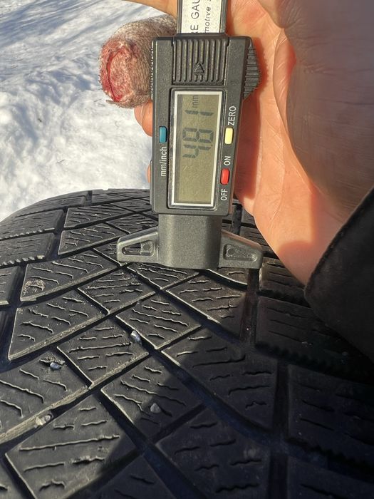 215/65/17 Pirelli ice zero