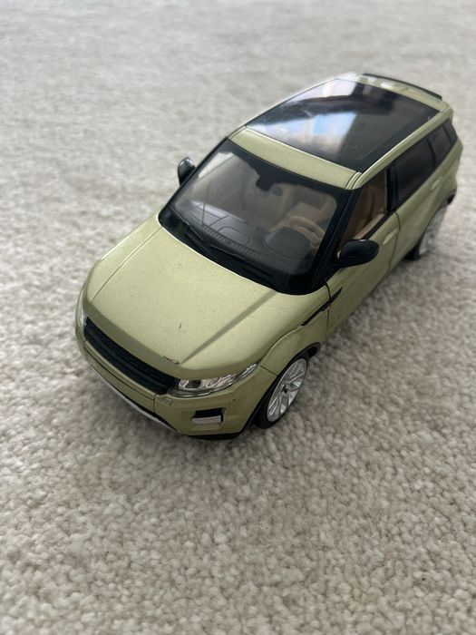 Carro brinquedo rapaz