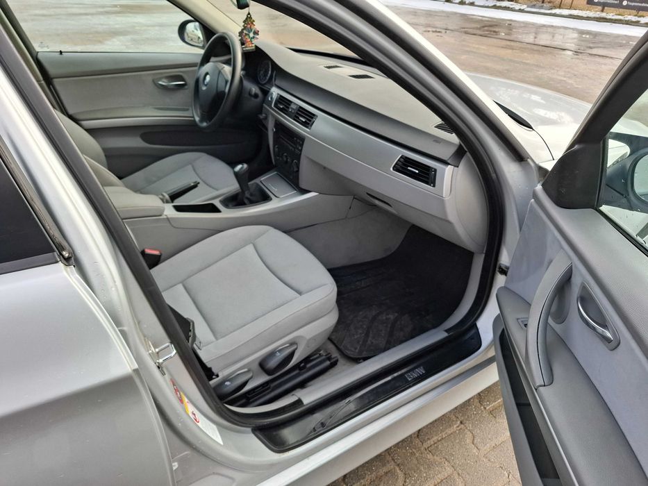BMW E90 318 2.0 Benzyna Manual 6-Biegów Wypas Stan Bdb Ważne Opłaty