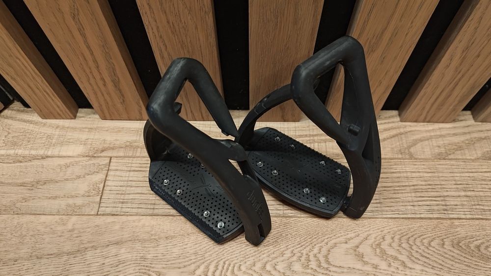 Freejump Soft’Up PRO+ czarne – strzemiona jeździeckie