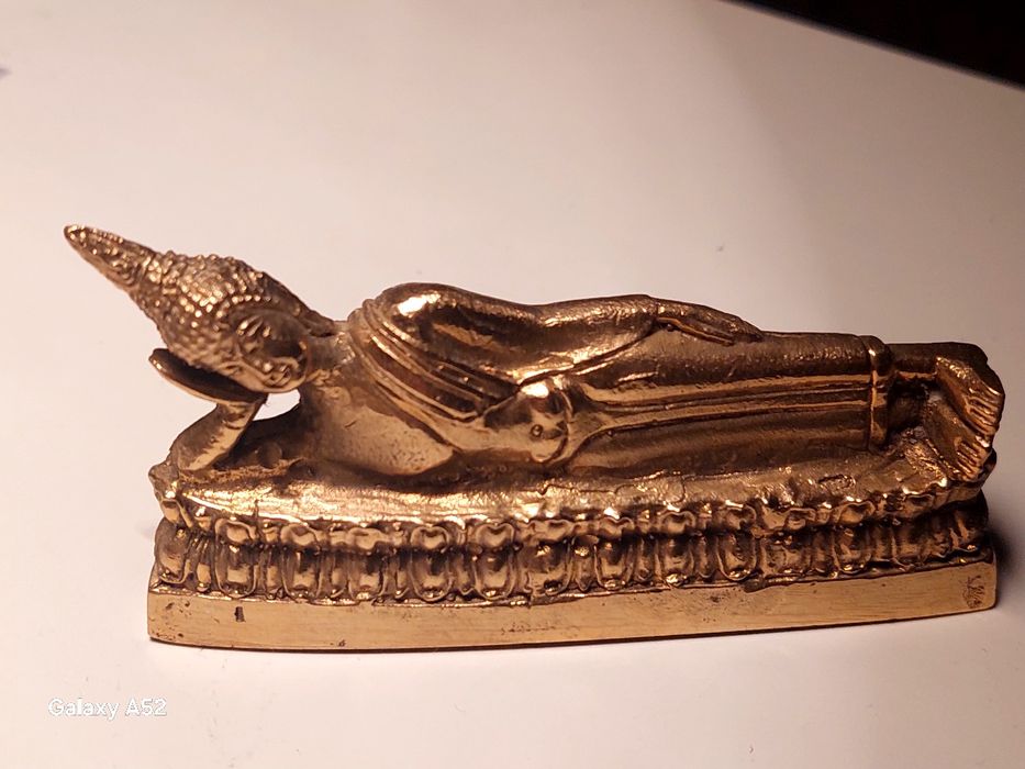 Leżący Budda z wysokiej jakości mosiądzu ok 8,5 cm długość