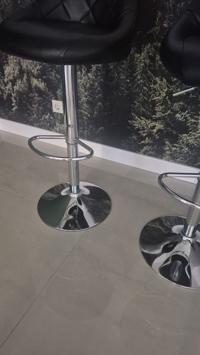 Dwa hokery kuchenne stan bardzo dobry