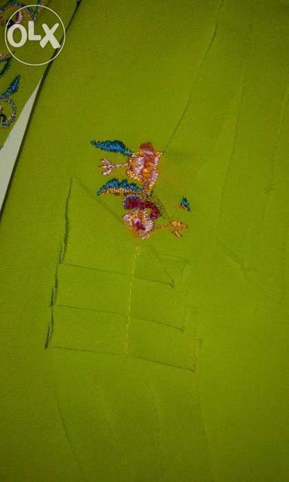 Отличный костюм на праздники на маленькую девочку в отличном состоянии