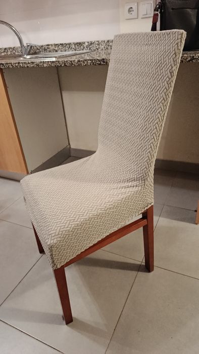 1 Mesa em Cerejeira e Vidro Escuro + 6 Cadeiras