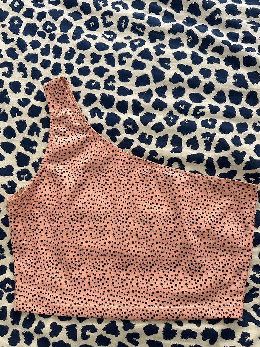 Top Rosa com Bomas Pretas da Shein