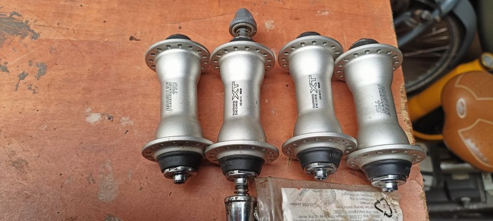 Vários cubos de rodas para bicicletas