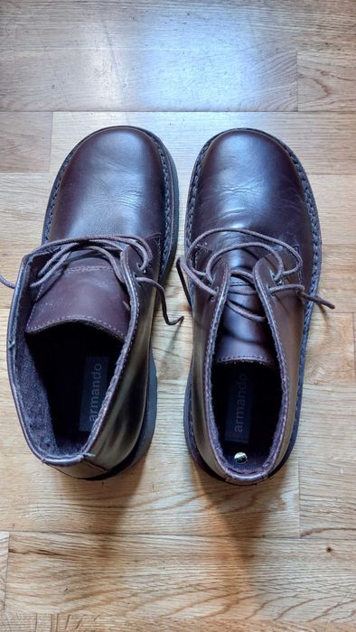 Botas em couro tamanho 42