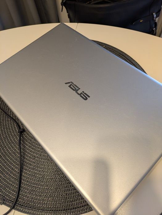 Laptop Asus Vivobook X512D Ryzen 3, 8GB 256 GB