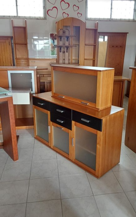 Liquidação de móveis de grande qualidade tudo em madeiras maciças