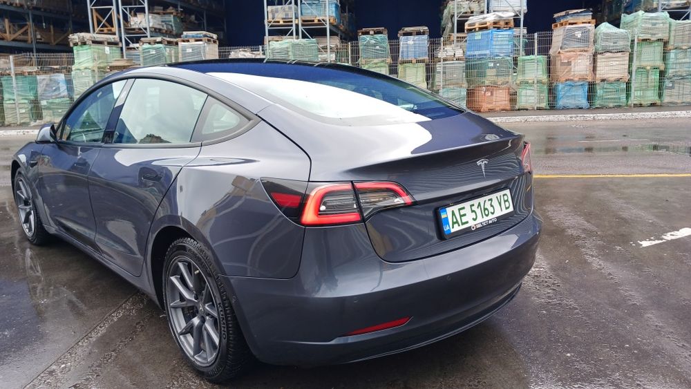 Продам Tesla model 3