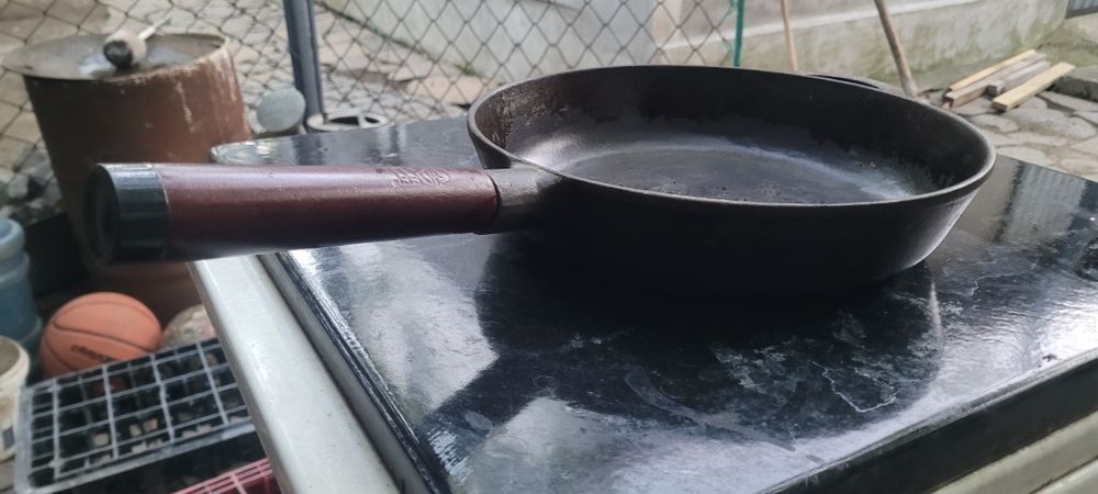 Чугунна сковорідка Gipfel. 28×6 см.
