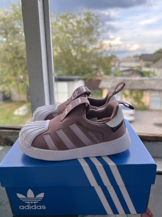 Продам дитячі кросівки