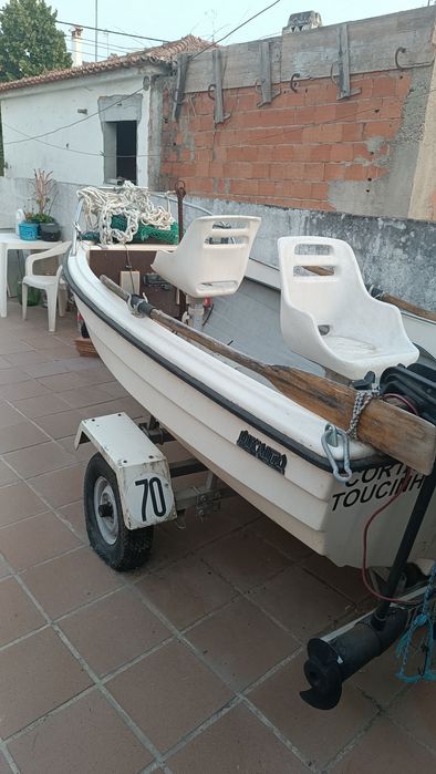 Barco  com 2 motores ideal para pesca