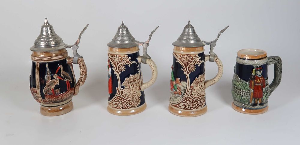 4 antigas canecas pequenas em porcelana da Alemanha
