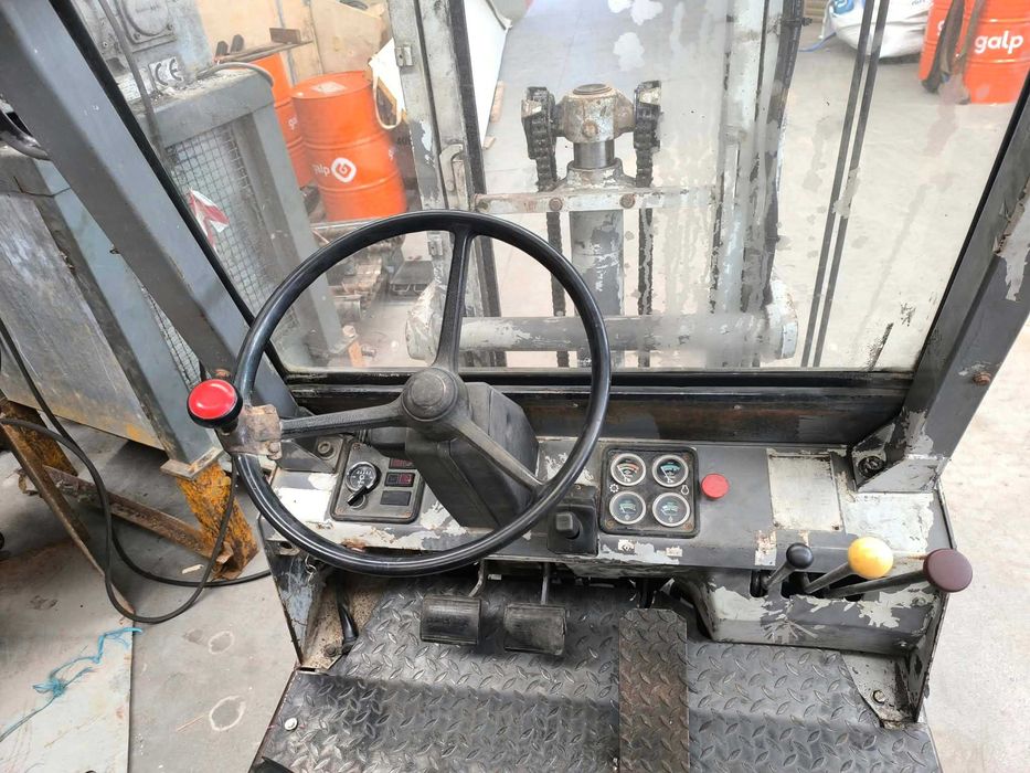Empilhador 2Ton - Gás - Marca OM
