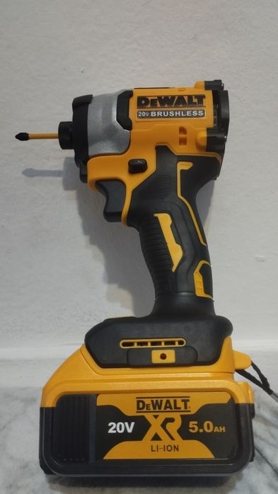 Aparafusadeira nova sem ou com a bateria 

80 sem bateria ou 
110 com