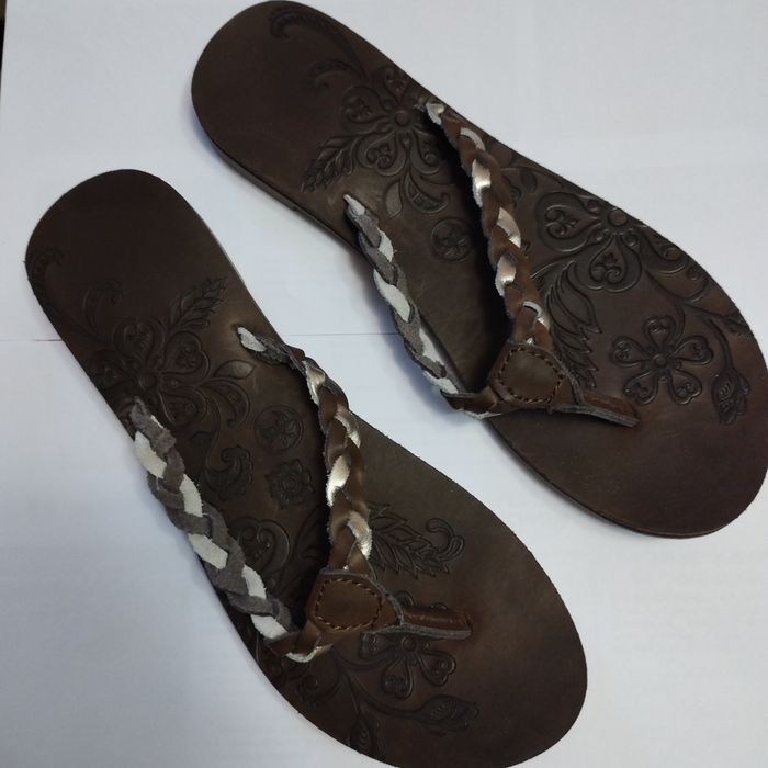 Взуття жін шкіряні шльопанці в'єтнамки стильні, нові, 36 розмір