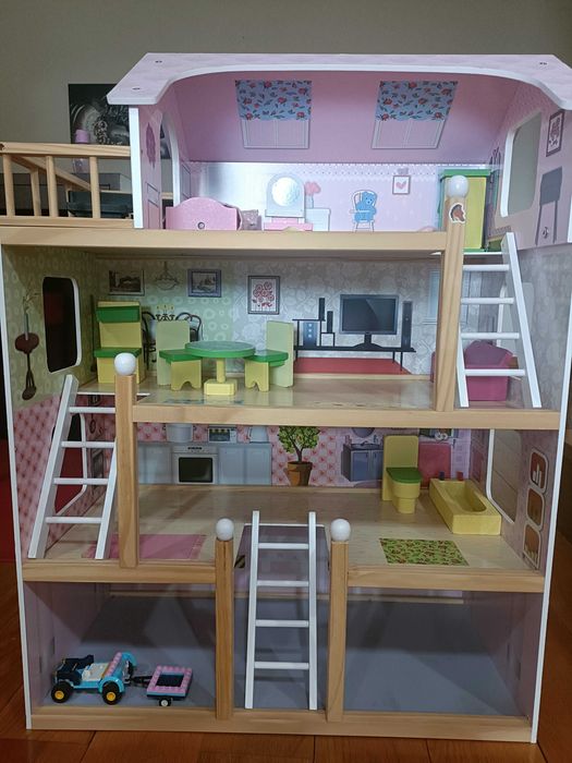 Casinha de madeira para brincar com acessórios