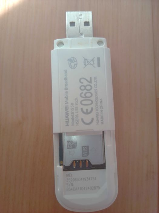 Продам модем HUAWEI под USB с слотом под карту памяти Micro SD