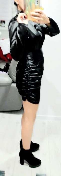 Czarna sukienka  satynowa  roz. S/M marszczona