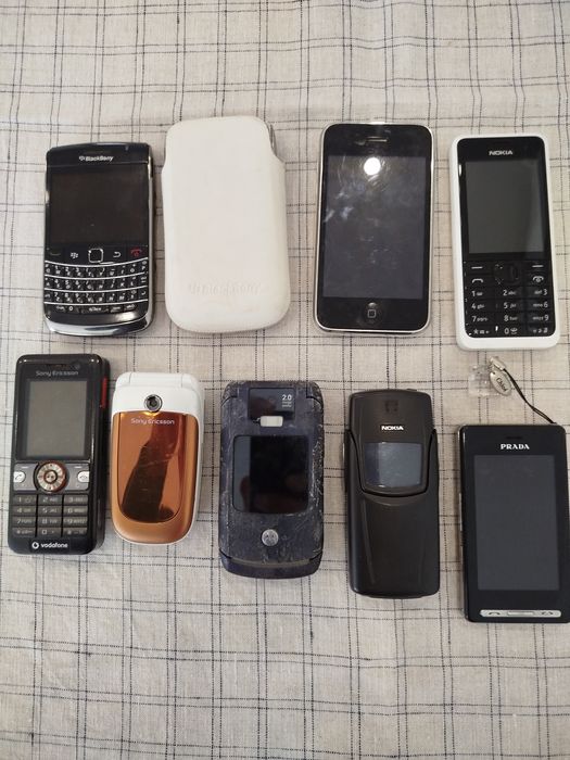 Telemóveis antigos Motorola Nokia Sony Blackberry